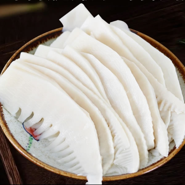 Fresh bamboo shoots in water canned food
